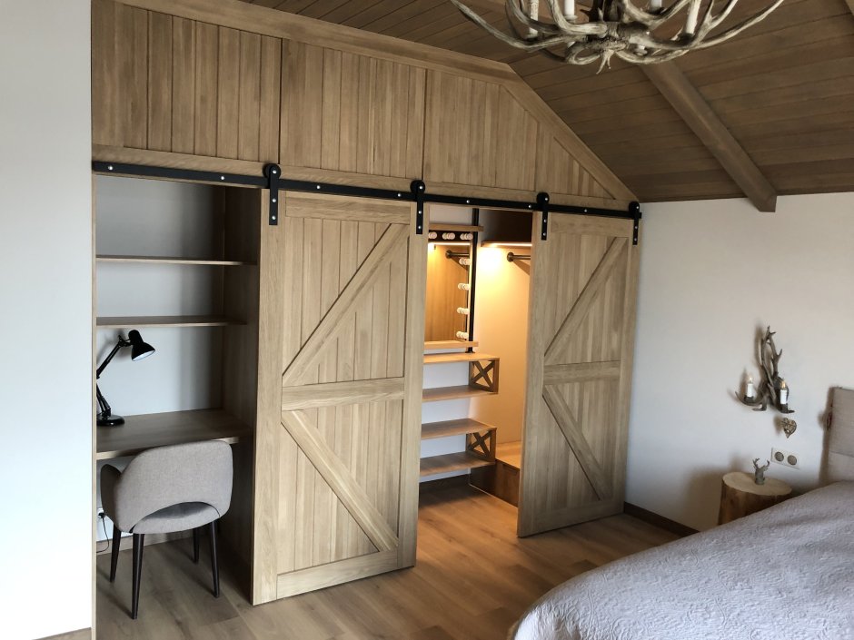 Шкаф лофт с амбарной дверью