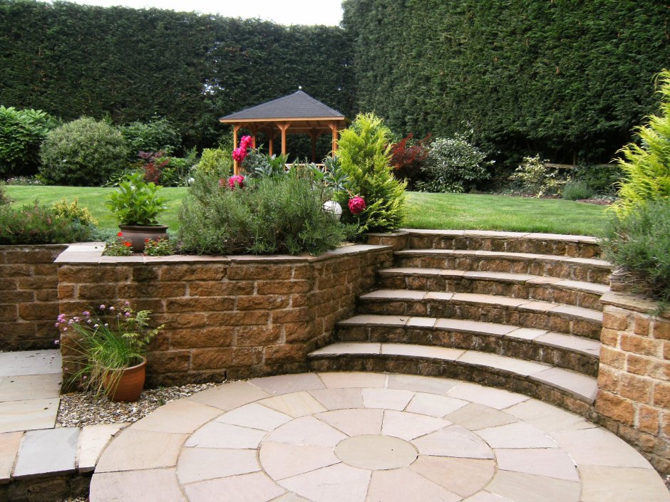 Разноуровневый участок ландшафтный