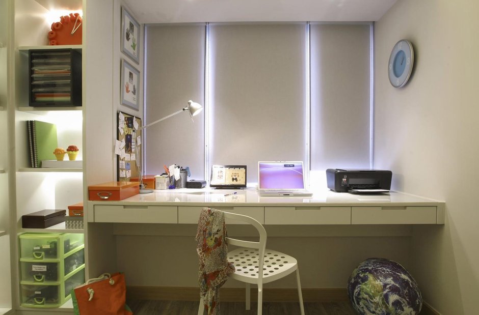 Стол-подоконник на кухне