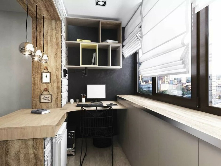 Стол у окна