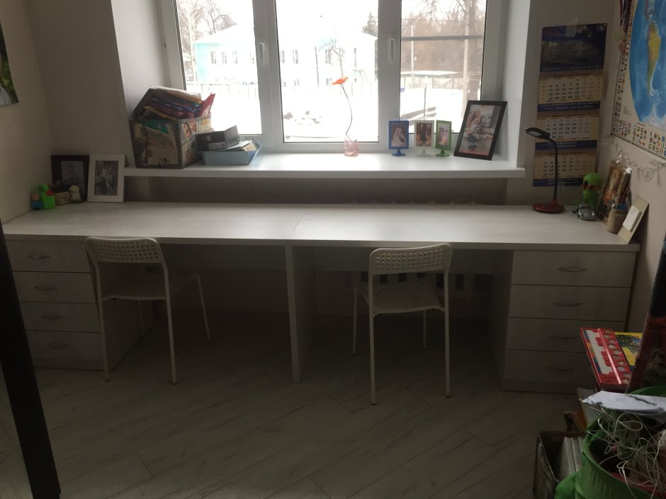 Письменный стол подоконник