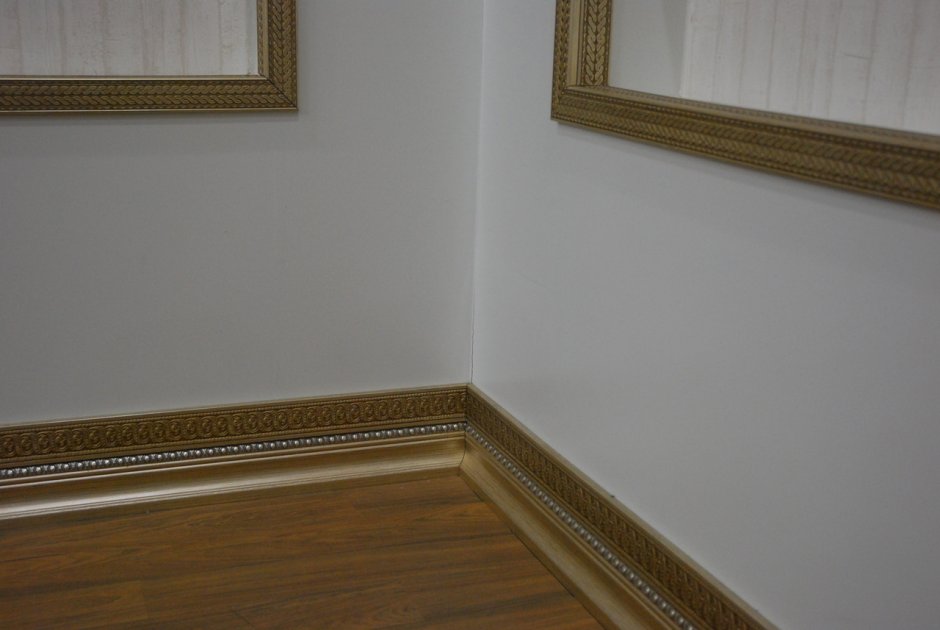 Декоративный плинтус для стен
