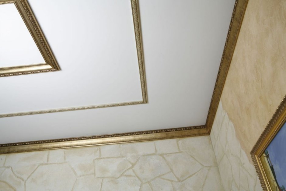 Узкий багет для потолков