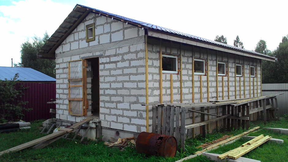 Сарай из пеноблоков 6х4 с односкатной крышей