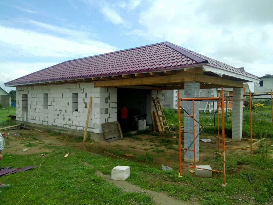 Дом из теплоблоков с односкатной крышей