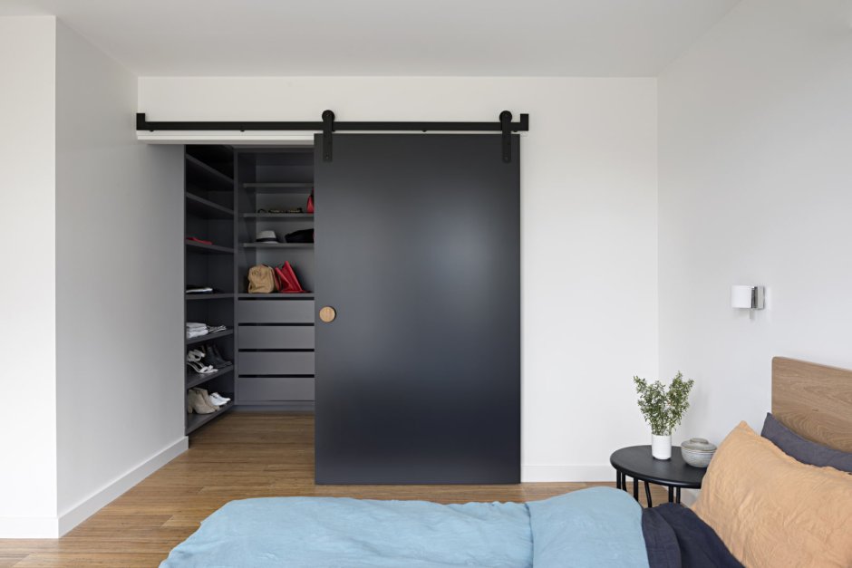 Выдвижные двери в спальню