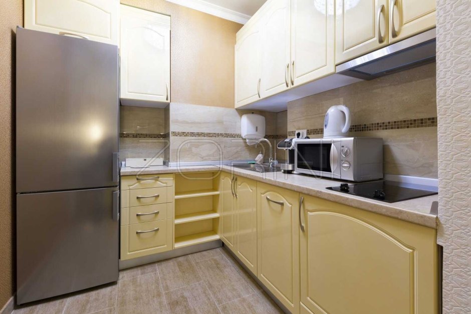 Отдельностоящий холодильник в нише