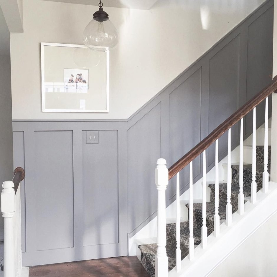 Отделка лестницы молдингом