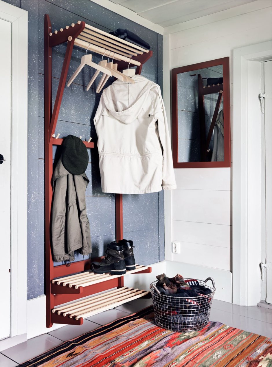 Вешалка в прихожую в скандинавском стиле