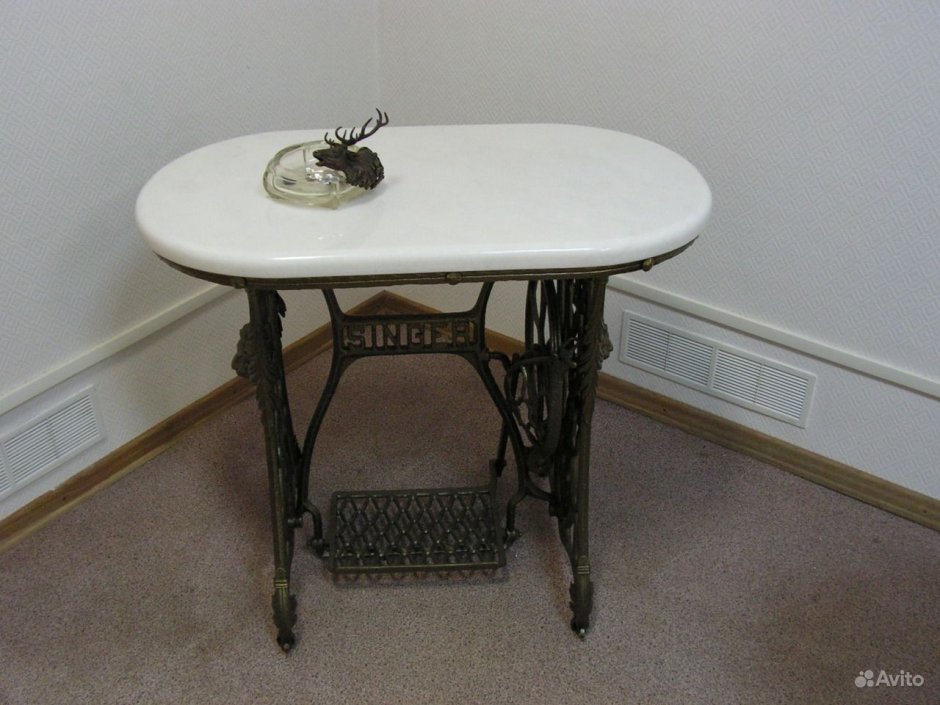 Обеденный стол из швейной машинки