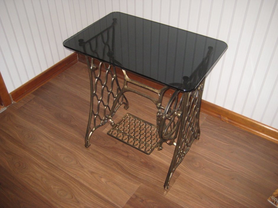 Столик из швейной машинки Зингер