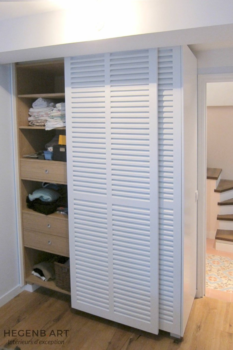 Жалюзийные двери в нишу