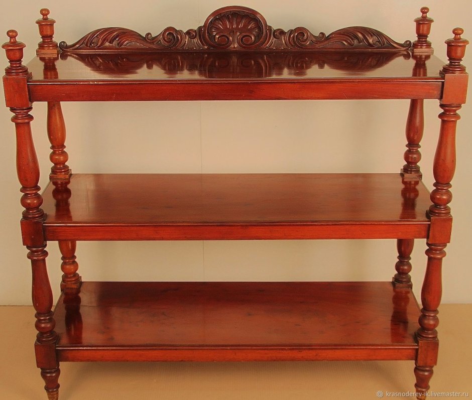 Стеллаж в колониальном стиле