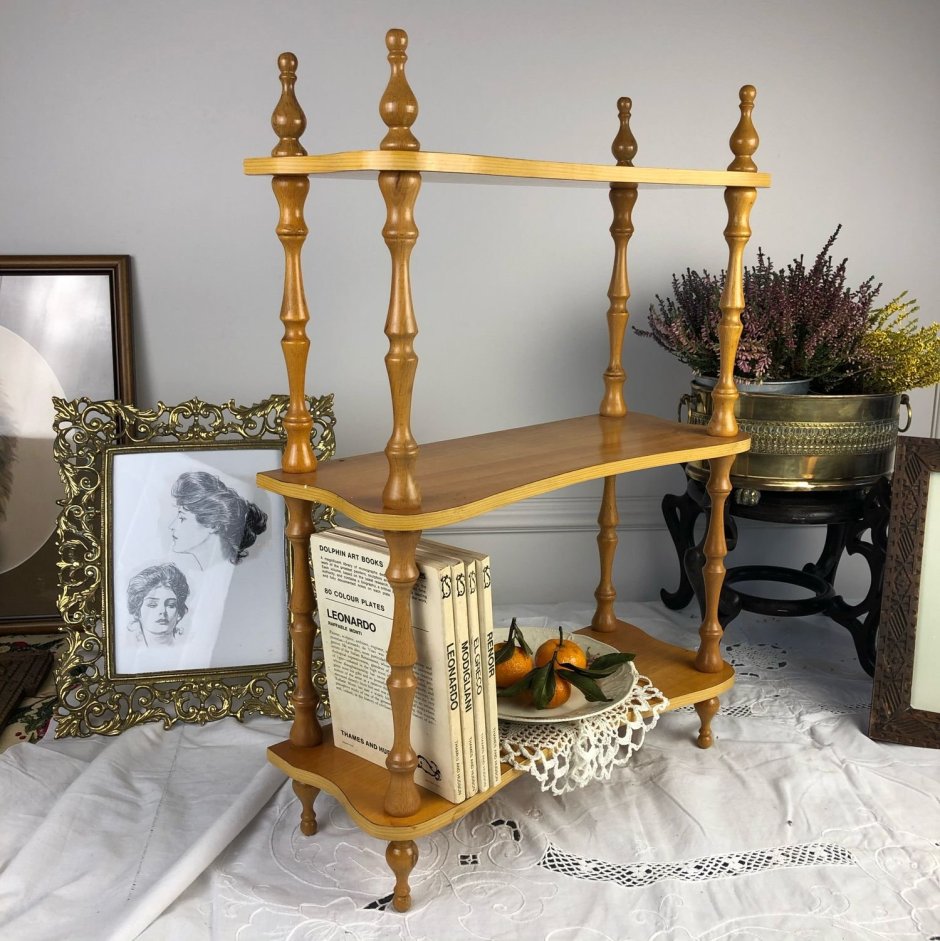 Этажерка резная