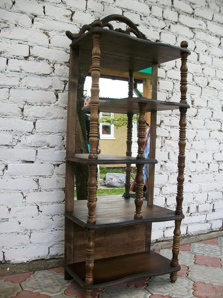 Этажерка в винтажном стиле