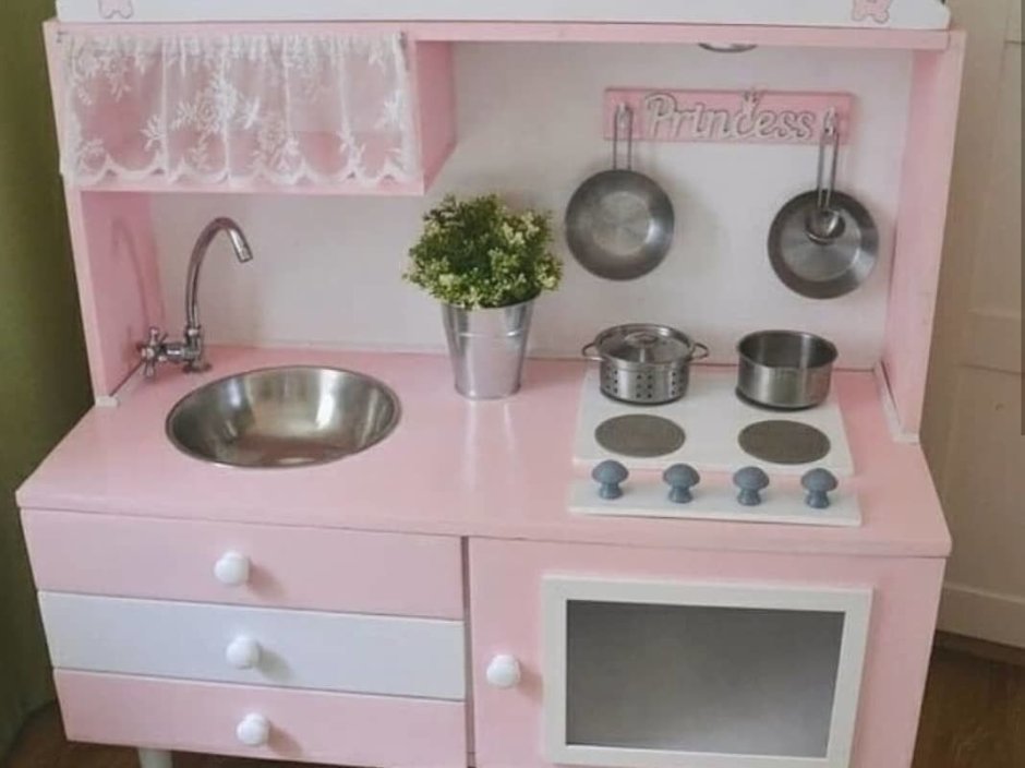 Игрушечная кухня из старой мебели