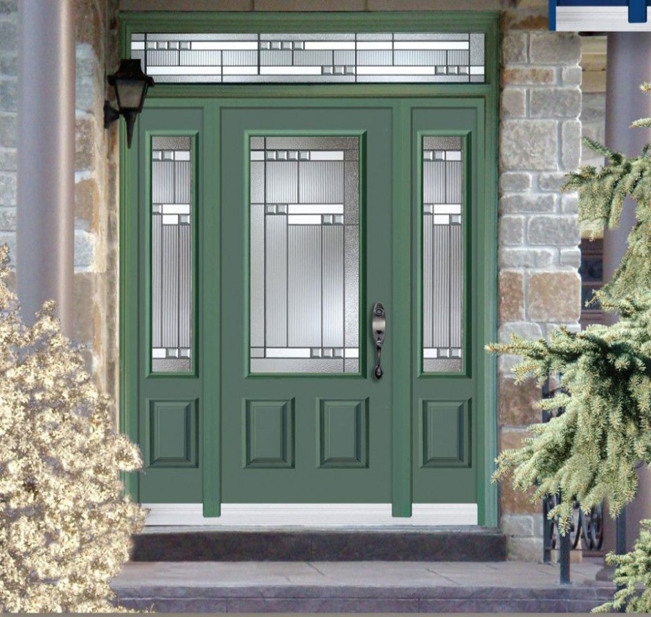 Входная дверь в частный дом зеленая