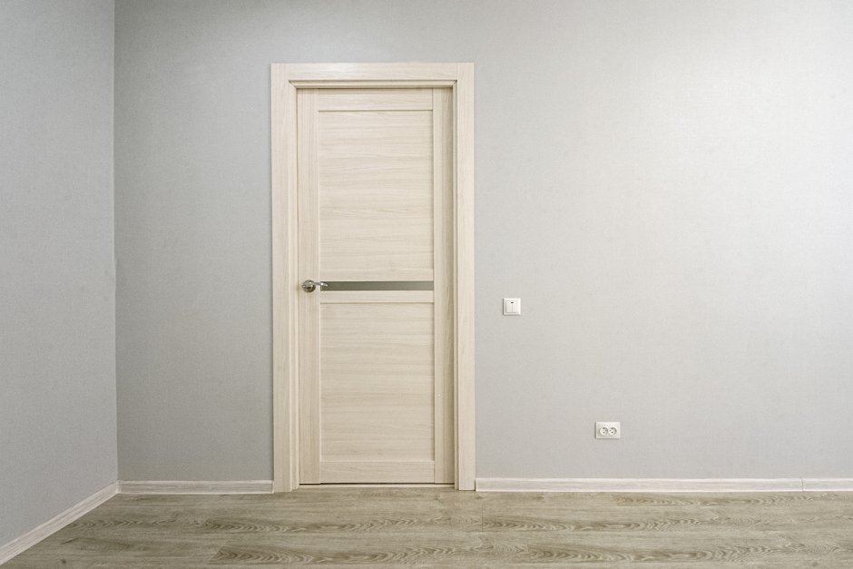 Двери межкомнатные белые под дуб