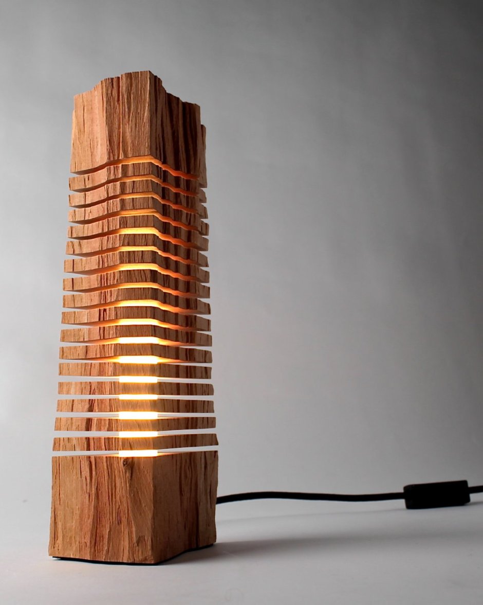 Светильник из дерева