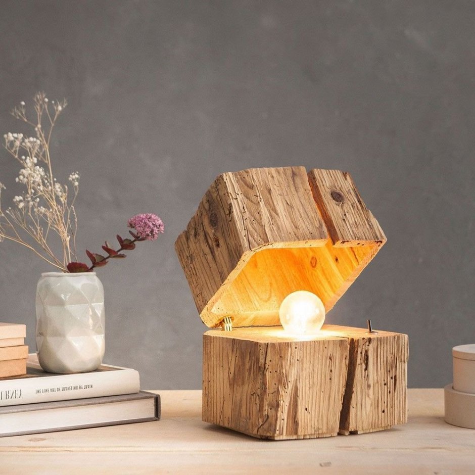 Лампа из дерева