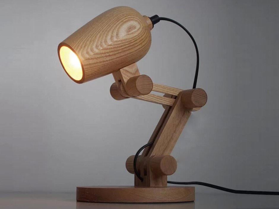 Настольная лампа из дерева