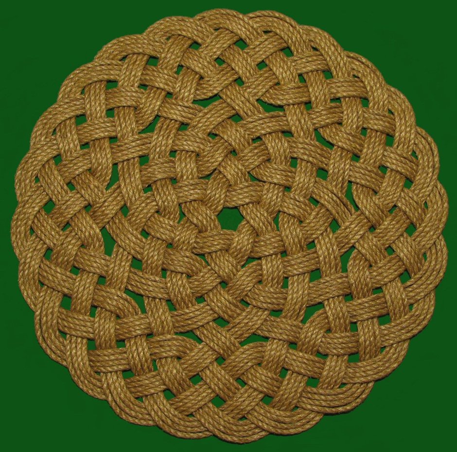 Плетеный коврик макраме