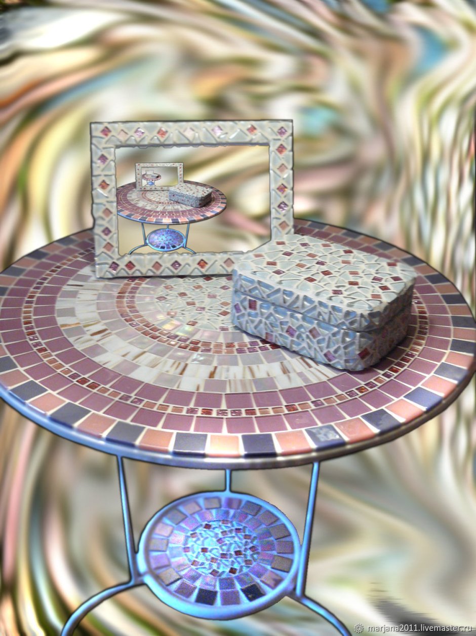 Столик из мозаики