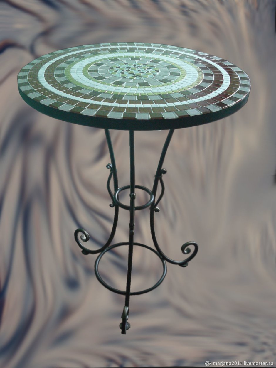 Кованый столик с мозаичной столешницей