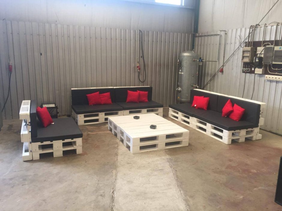 Мебель из поддонов в гараж