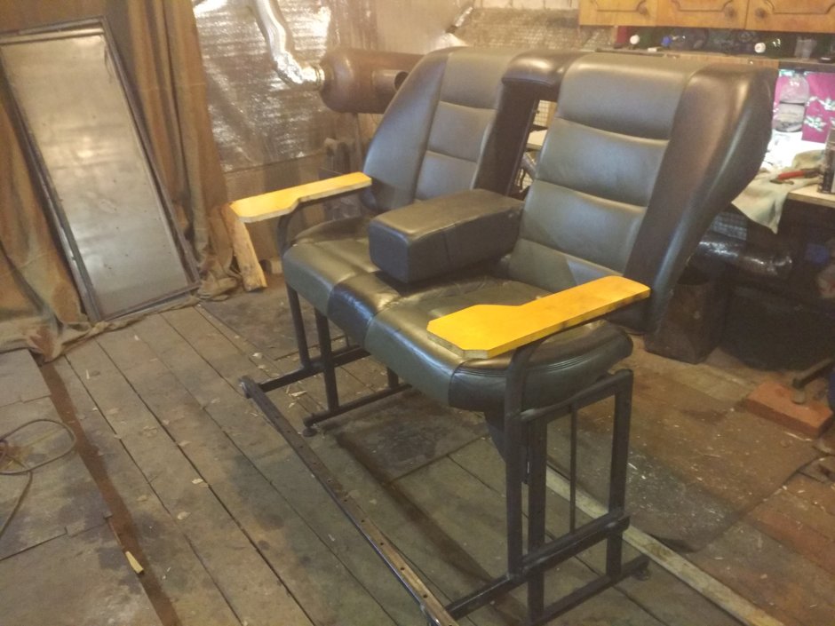 Лавка из автомобильного сиденья