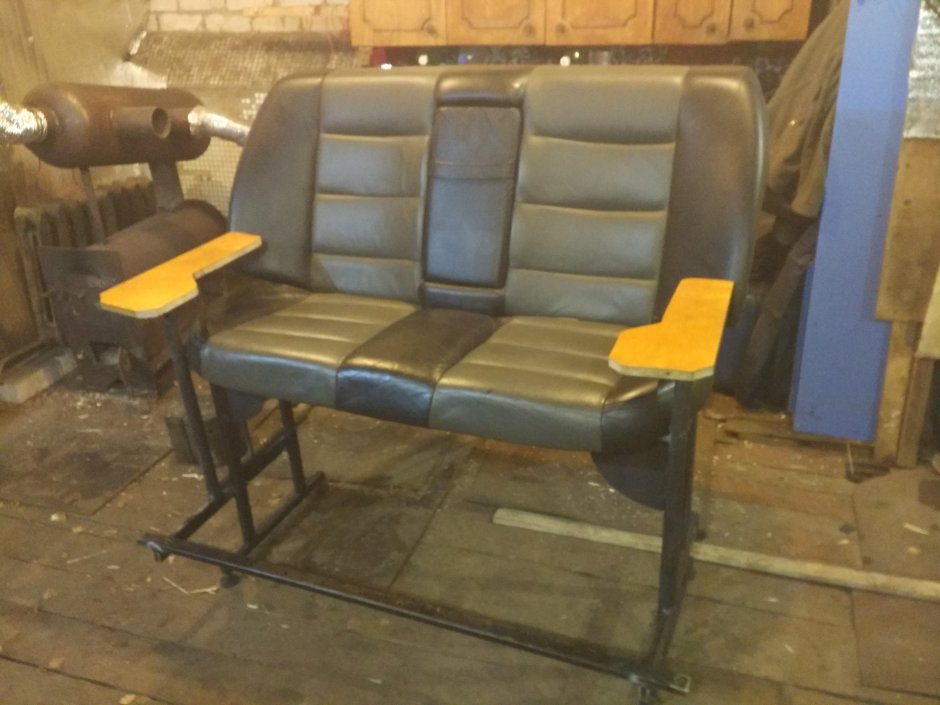 Откидной столик в гараж