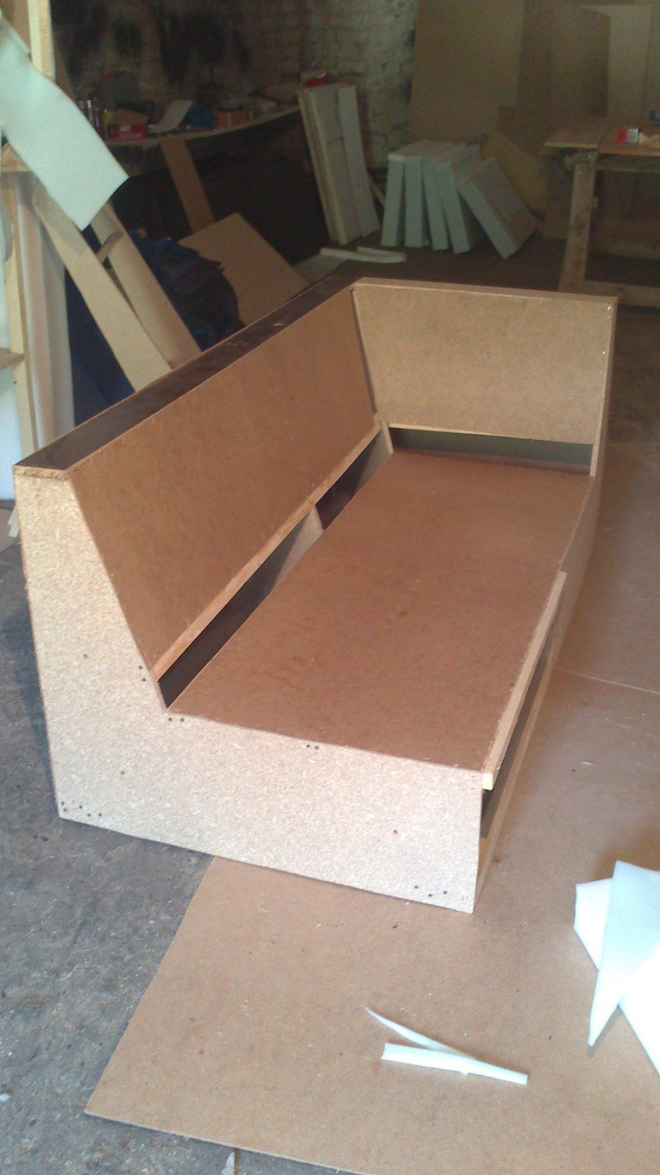 Диван из металлического профиля