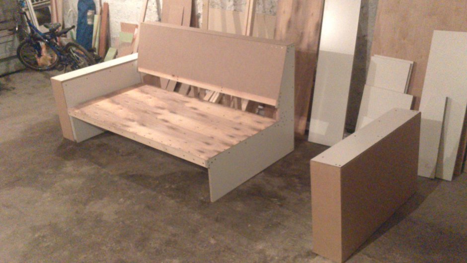 Полка из автозапчастей