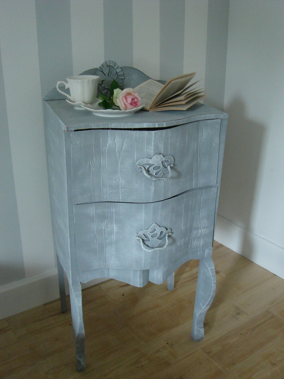 Столик из папье маше