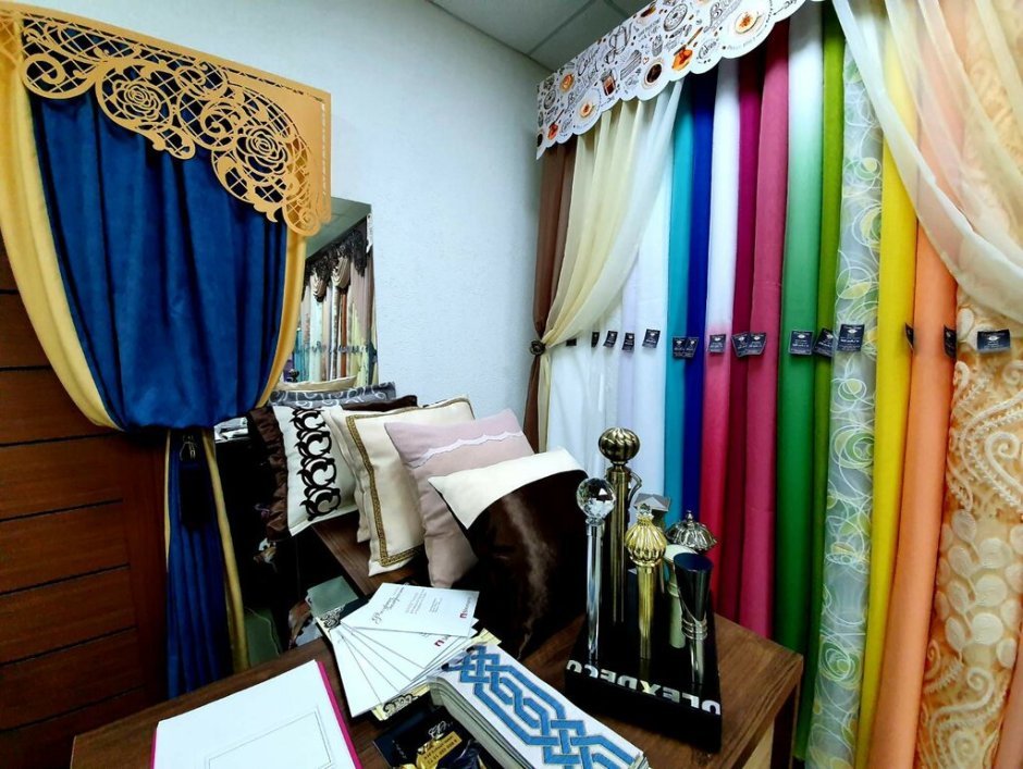 Интерьер магазина тканей