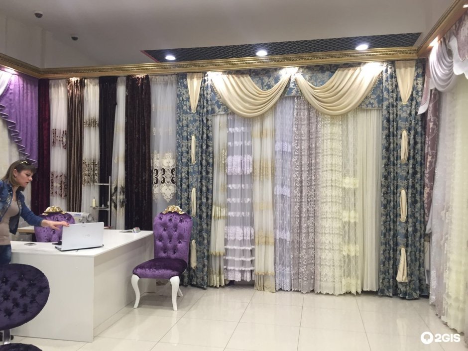 Красивые витрины салона штор