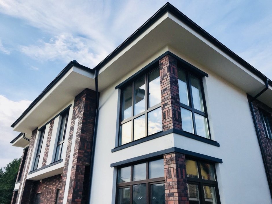 Фасад оштукатуренный с клинкером