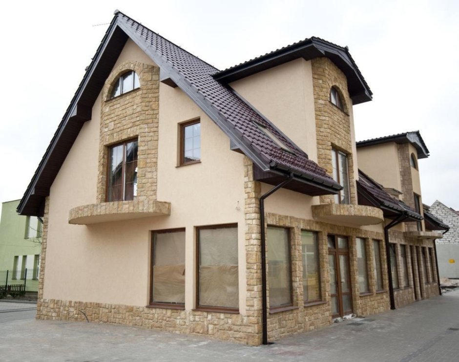 Дом облицованный штукатуркой