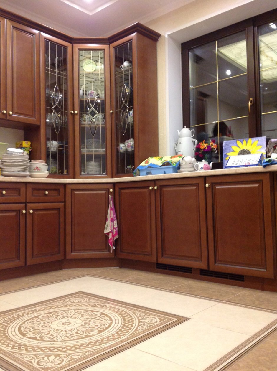 Кухонный гарнитур с открытыми полками