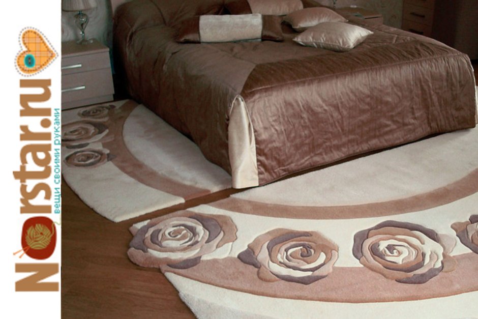 Овальный ковер под кровать в спальню