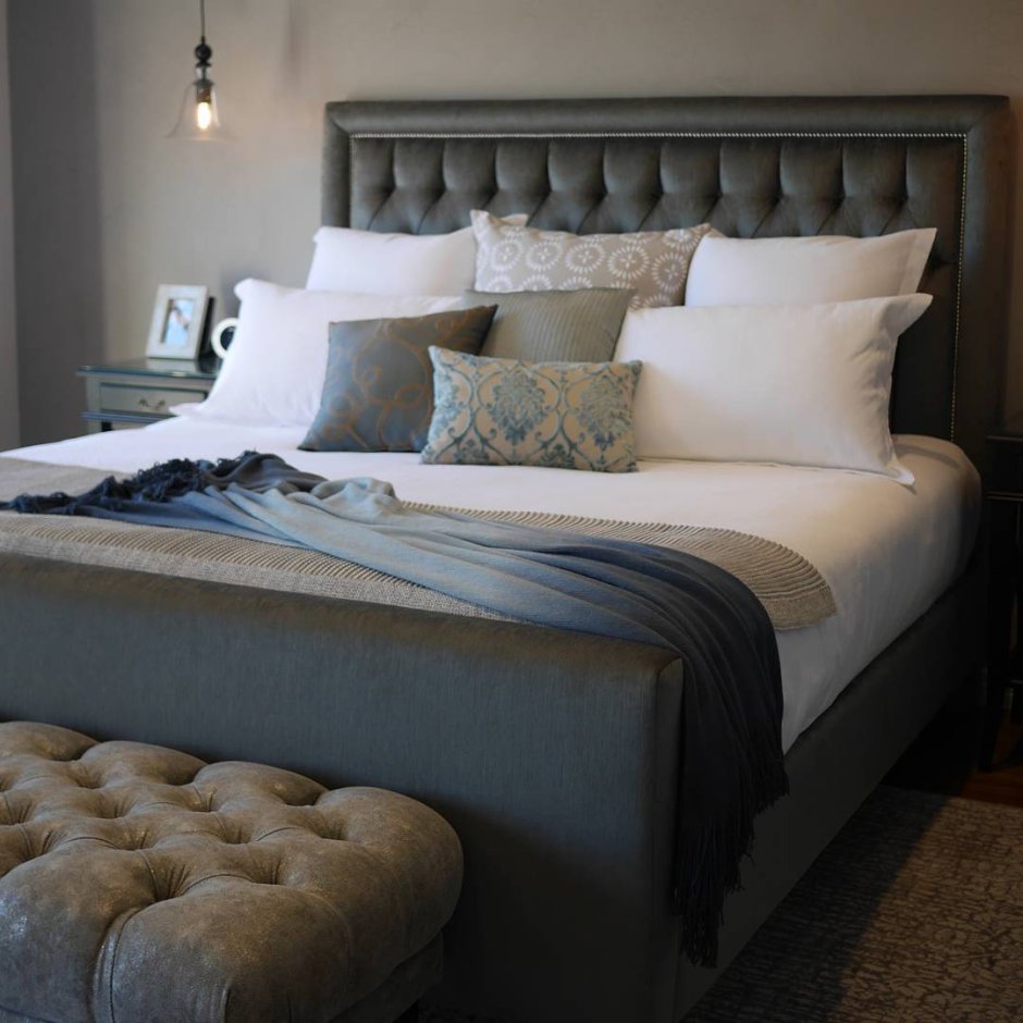 Заправленная кровать