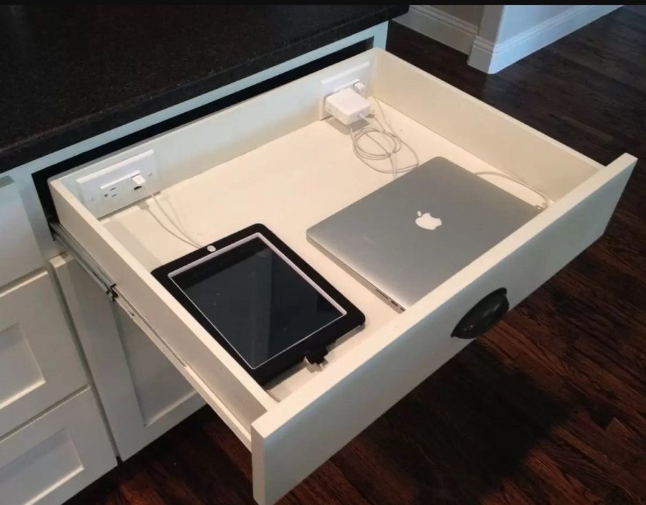 Розетка встроенная в выдвижной ящик