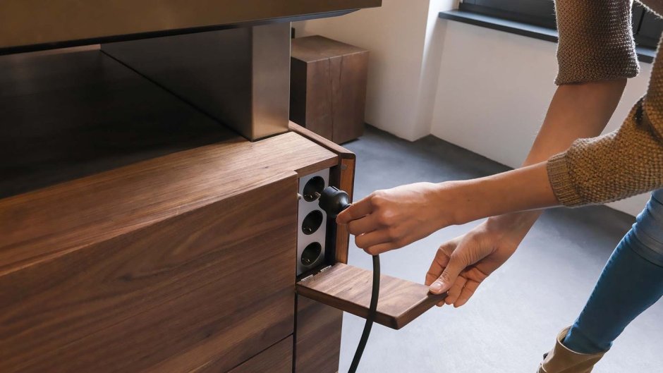 Розетка встроенная в тумбочку