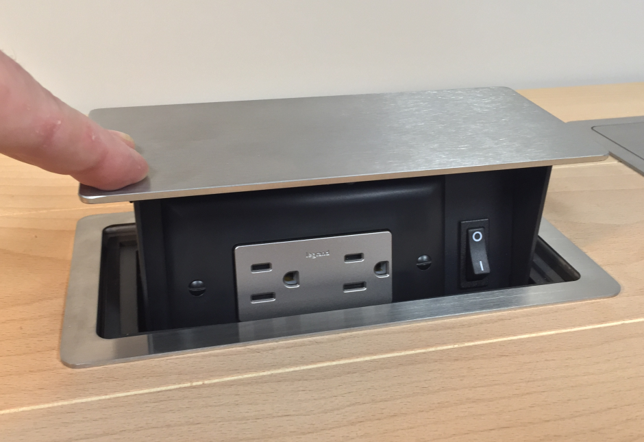 Розеточный блок в столешницу s400