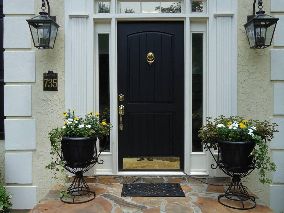 Входная дверь в английском стиле