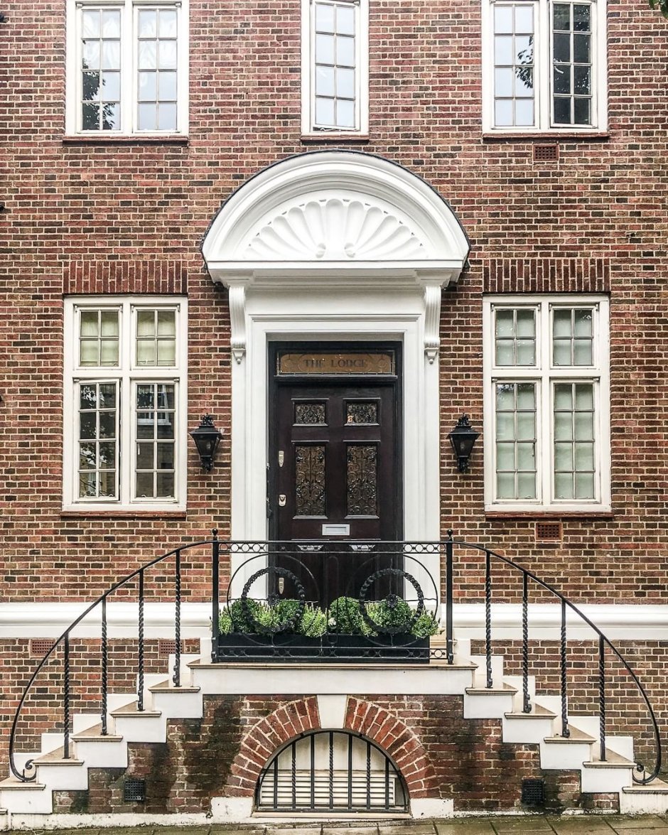 Входная группа стиль Тюдор