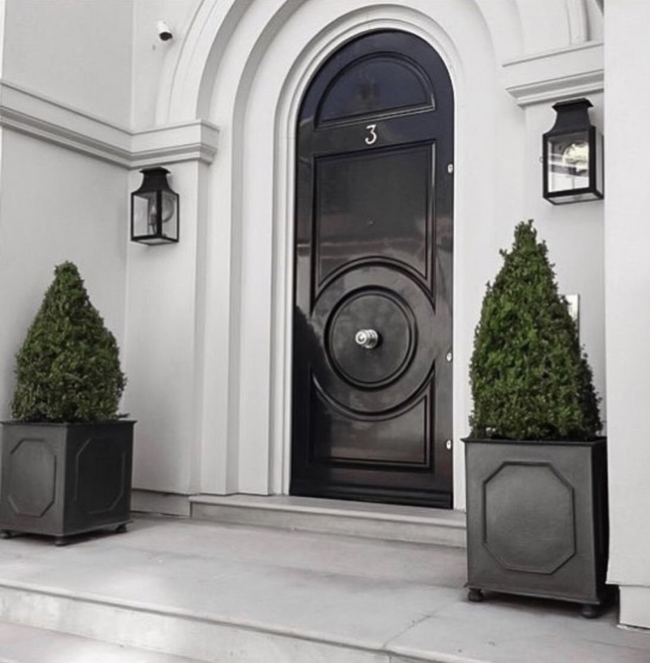 Входная дверь в английском стиле