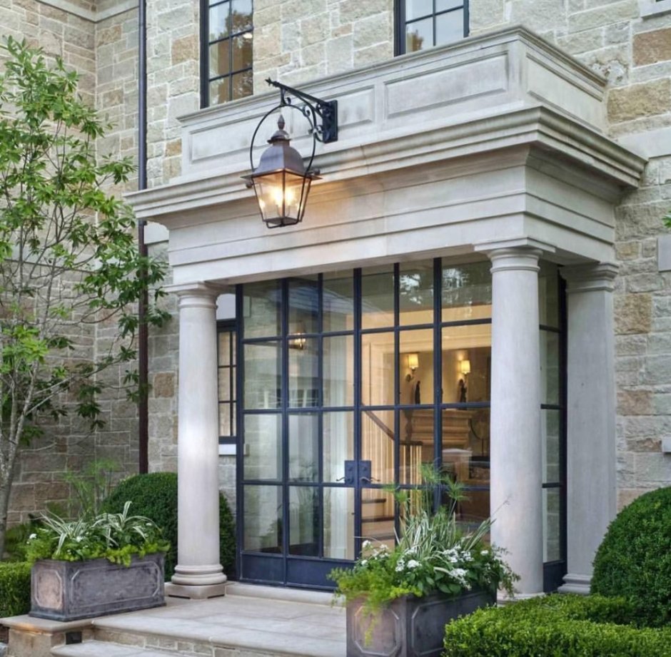 Входная дверь в дом