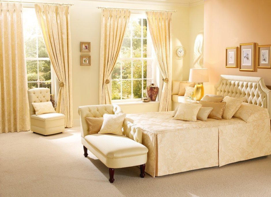 Серо бежевые стены в гостиной