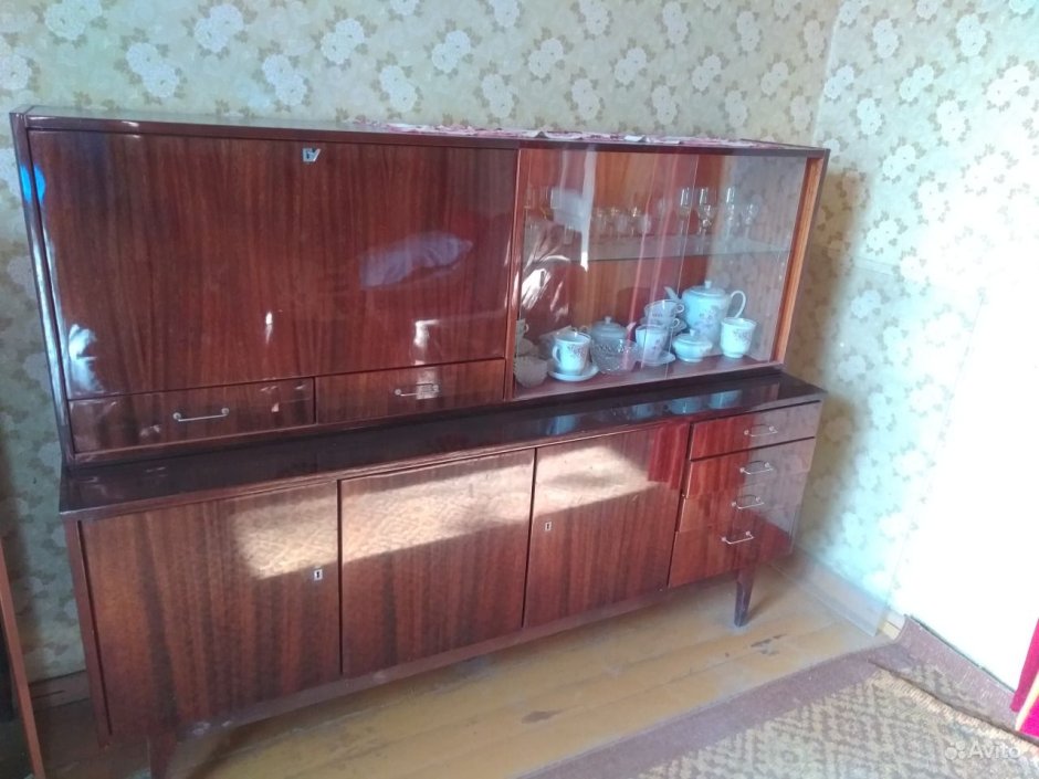 Сервант 1950-х годов